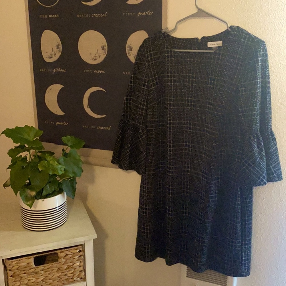 CALVIN KLEIN : Long sleeve dress w/ flare sleeves